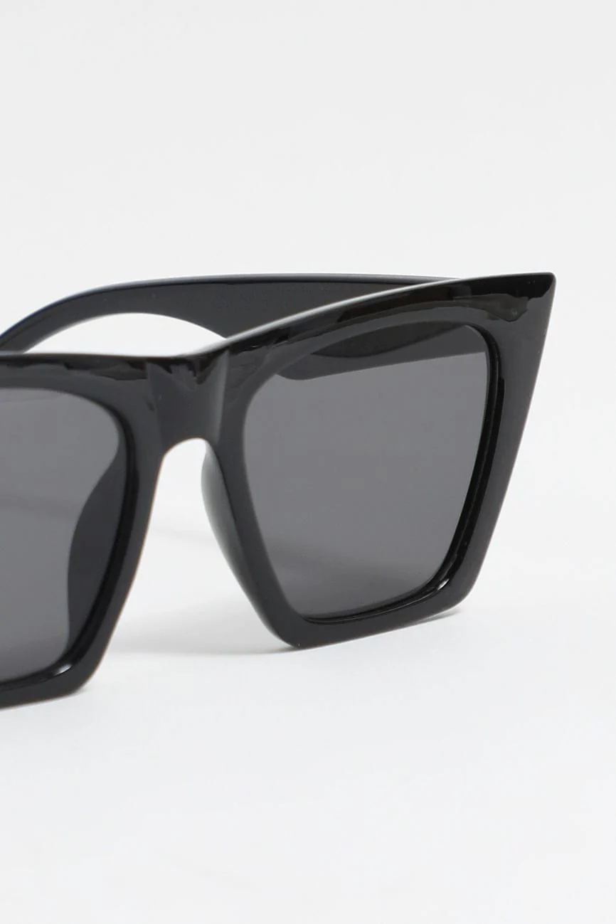 Black Fashion Sunglasses - Image 2