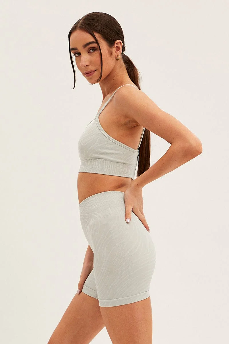 Green Seamless Top And Bike Shorts Activewear Set - Image 4